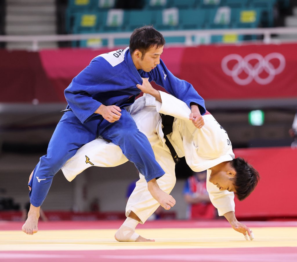 楊勇緯在東京奧運場上與日方名將高藤直壽對戰。