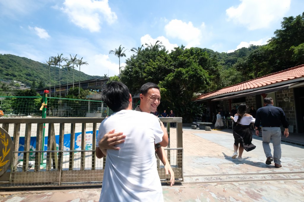 吳曉東接下了普遍老師們最害怕的「後母班」,成為台北市溪山實驗國小六年級的班導師,陪伴將近30名學生度過小學生活的最後一年。楊煥世攝影
